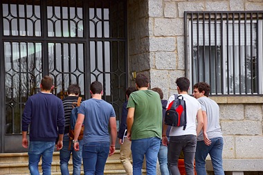 Entrada al Colegio Mayor